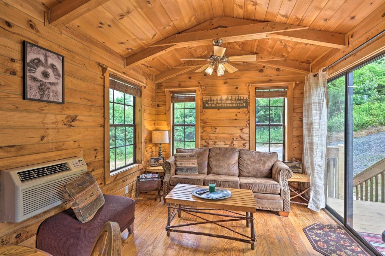 Quaint Log Cabin With Views Near West Jefferson Warrensville Eksteriør billede