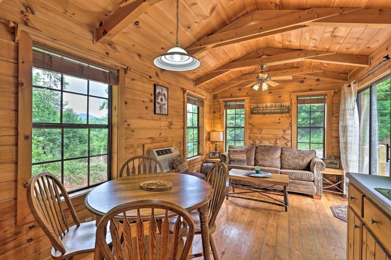 Quaint Log Cabin With Views Near West Jefferson Warrensville Eksteriør billede