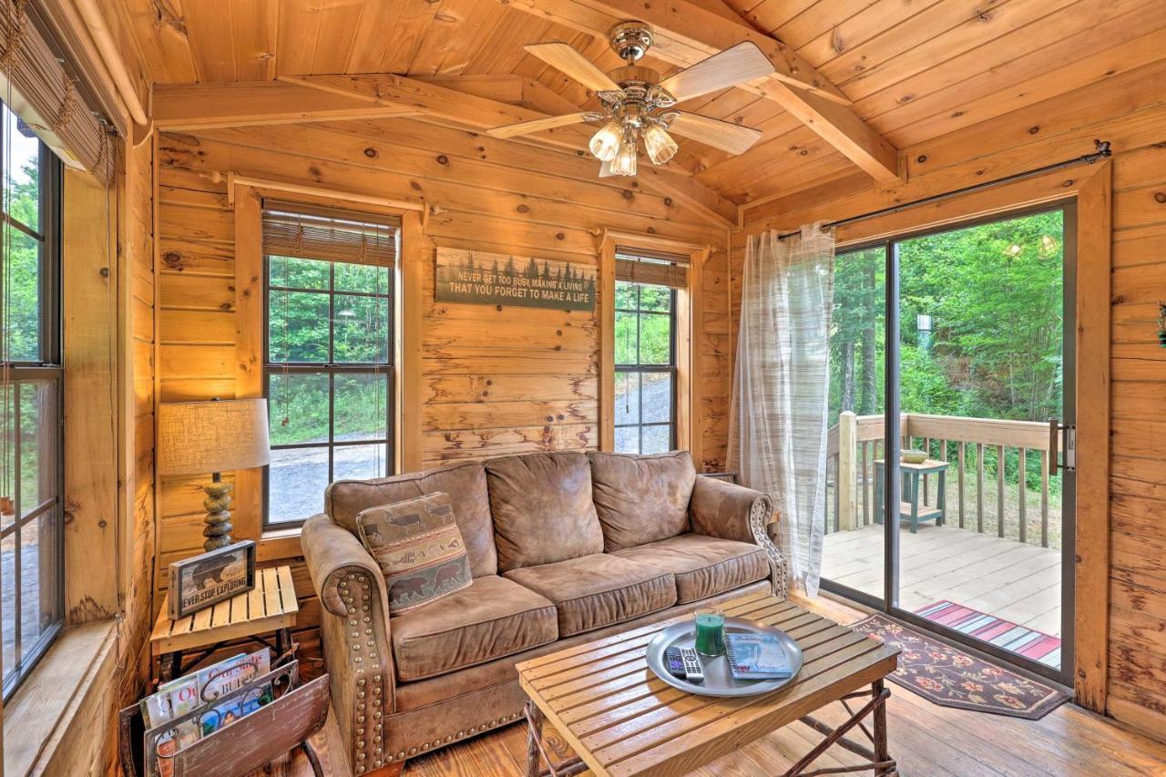 Quaint Log Cabin With Views Near West Jefferson Warrensville Eksteriør billede