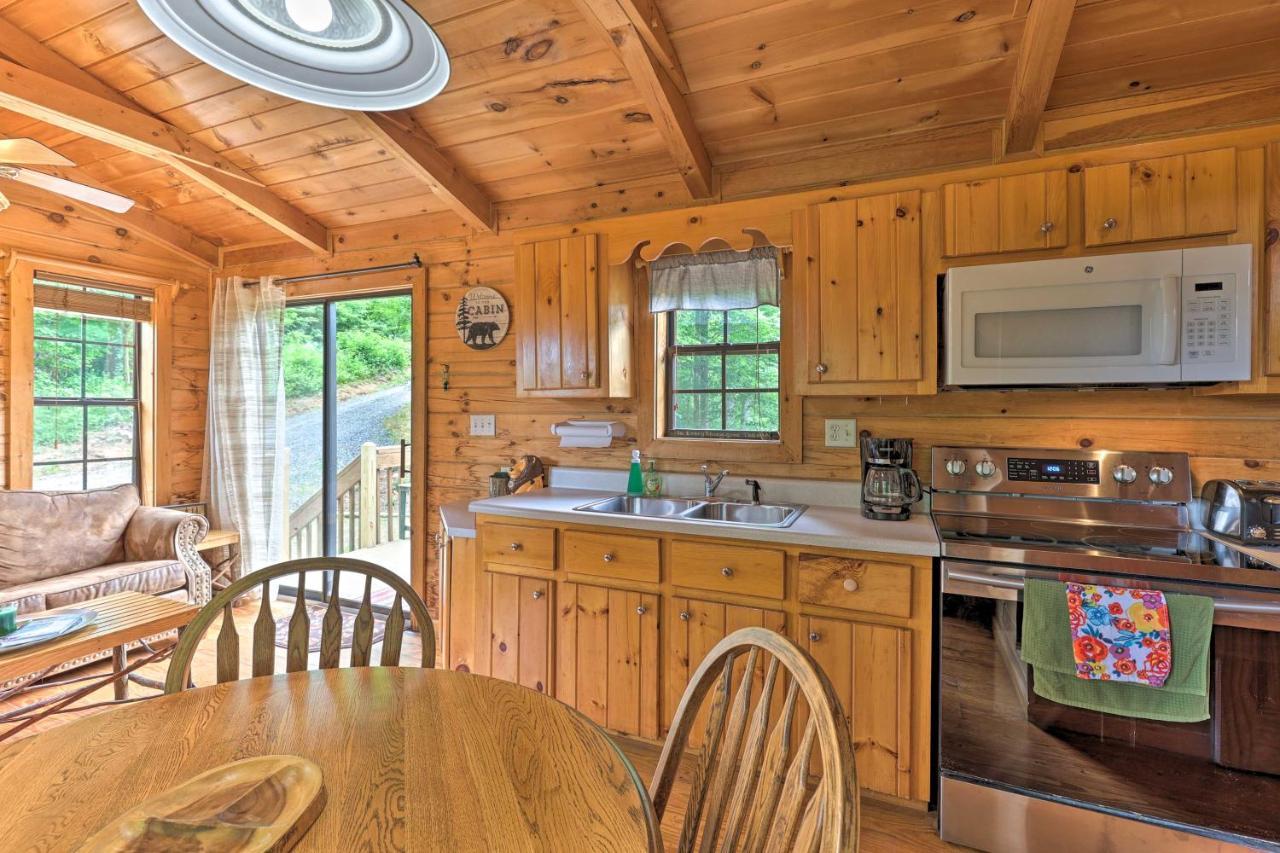 Quaint Log Cabin With Views Near West Jefferson Warrensville Eksteriør billede