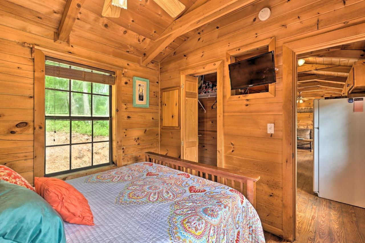 Quaint Log Cabin With Views Near West Jefferson Warrensville Eksteriør billede