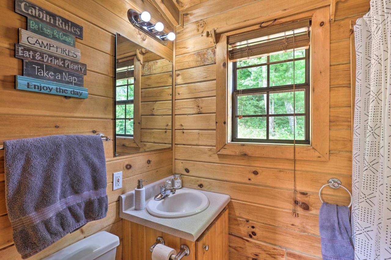 Quaint Log Cabin With Views Near West Jefferson Warrensville Eksteriør billede