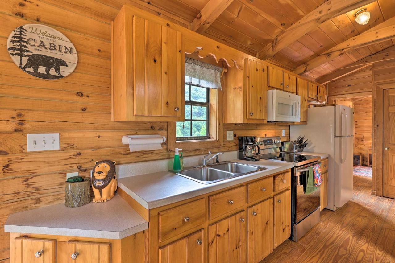 Quaint Log Cabin With Views Near West Jefferson Warrensville Eksteriør billede