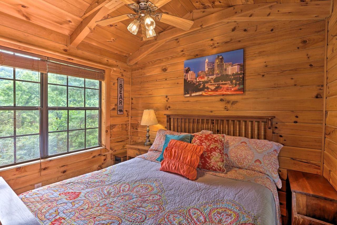 Quaint Log Cabin With Views Near West Jefferson Warrensville Eksteriør billede
