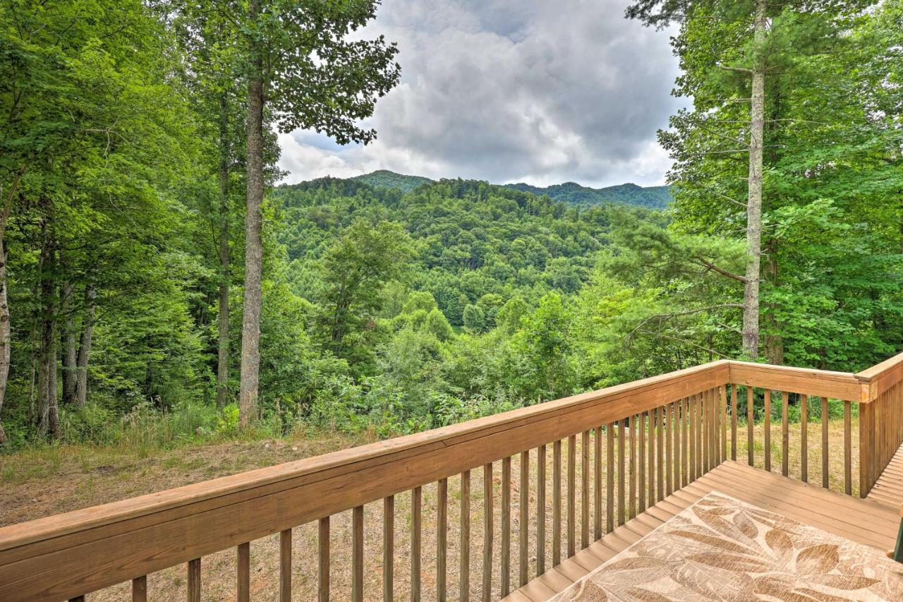 Quaint Log Cabin With Views Near West Jefferson Warrensville Eksteriør billede