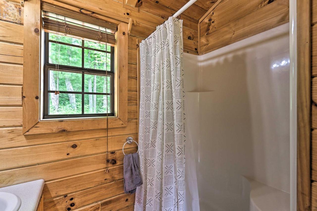 Quaint Log Cabin With Views Near West Jefferson Warrensville Eksteriør billede