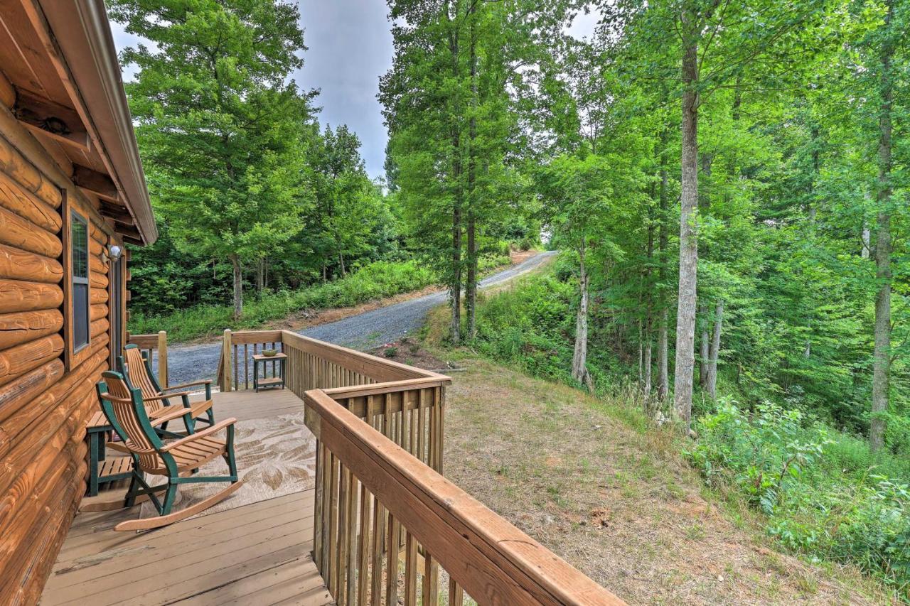 Quaint Log Cabin With Views Near West Jefferson Warrensville Eksteriør billede