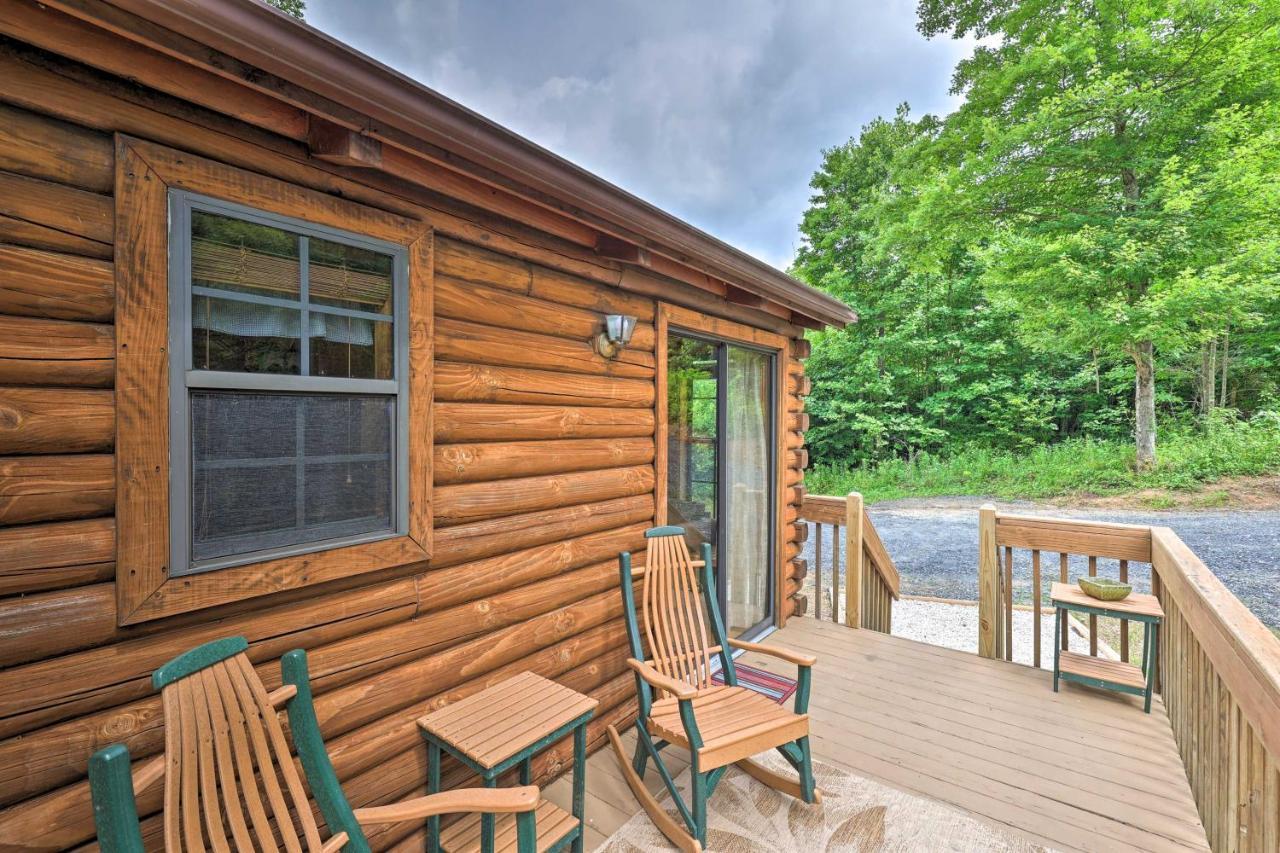 Quaint Log Cabin With Views Near West Jefferson Warrensville Eksteriør billede